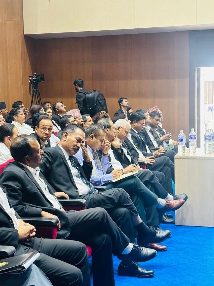 कार्यक्रममा सहभागी अधिवक्ता तथा वरिष्ठ अधिवक्ताहरू